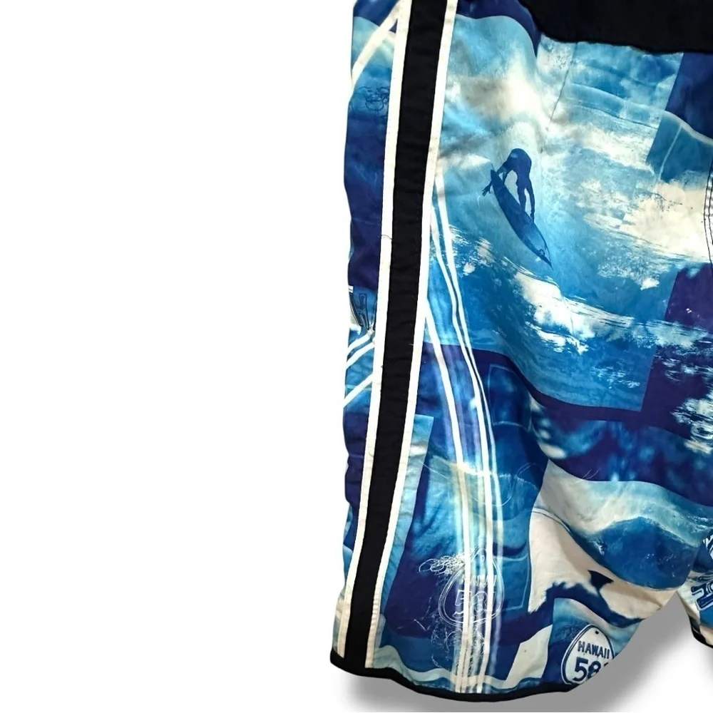 250 Hawaiian 581 | EUC Brazil Men’s Vintage Blue Surf Print Board Shorts (Sz 29)